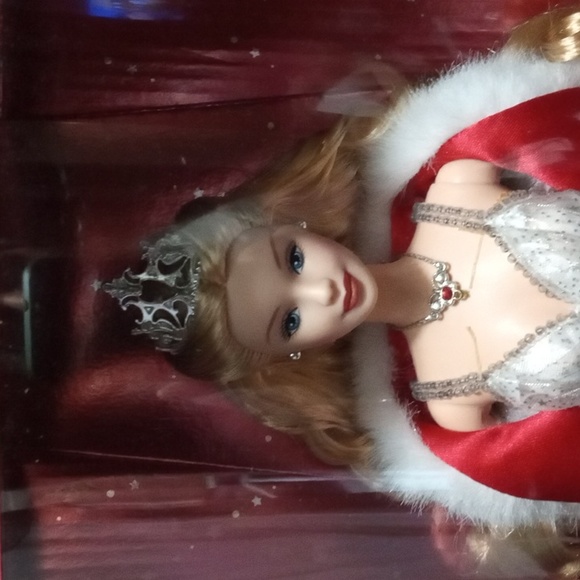 Holiday Barbie 2001 - Picture 8 of 11